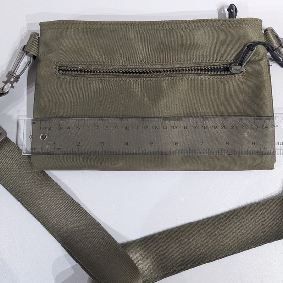 Main Character Nylon cross body pouch - Picture 9 of 10